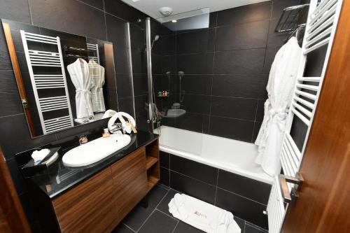 Zephyr Ifrane — Bathroom
