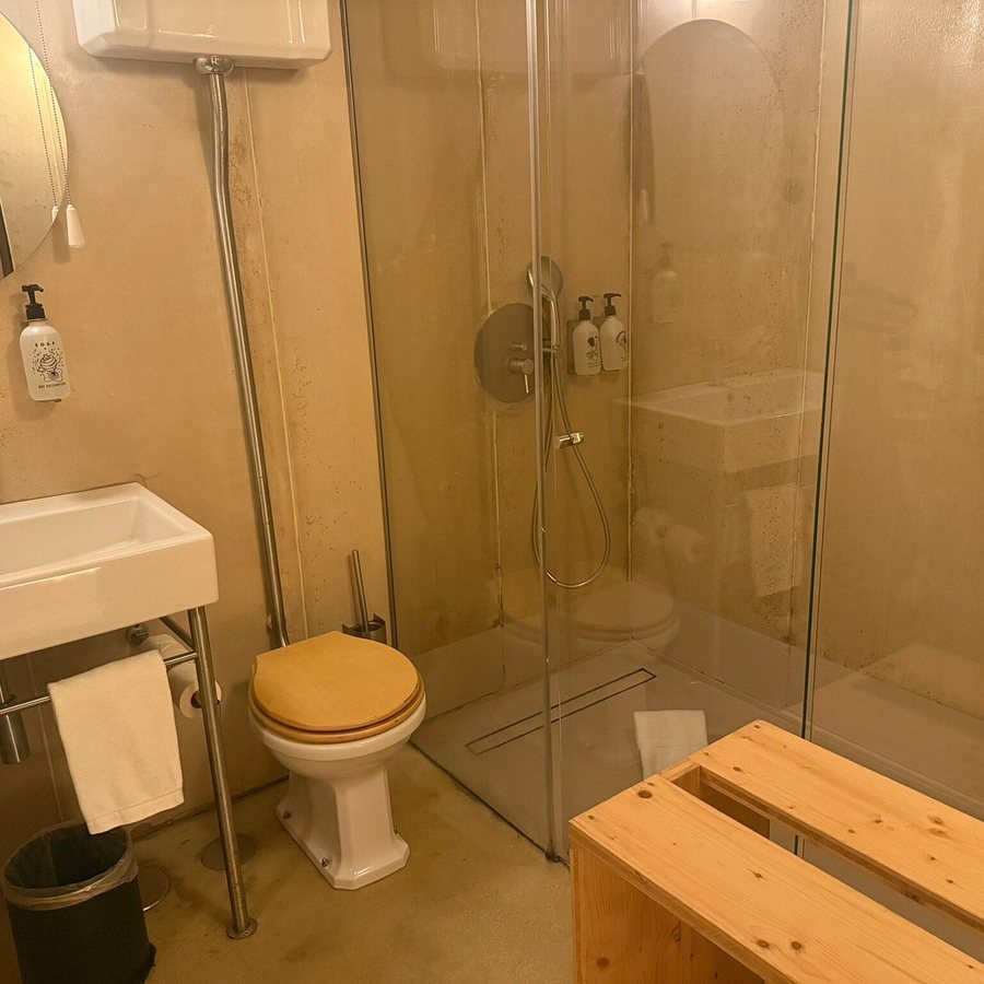 Zero Box Lodge Porto — Bathroom