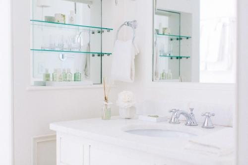 Zero George — Bathroom