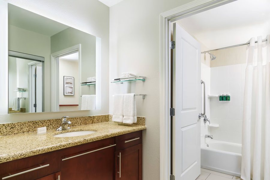 Zero Water Street Bed and Breakfast — Bathroom