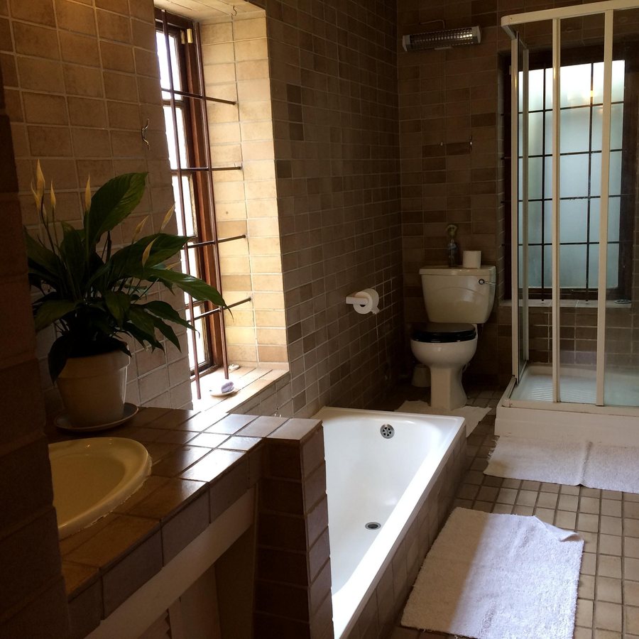 Zevenwacht Country Inn — Bathroom