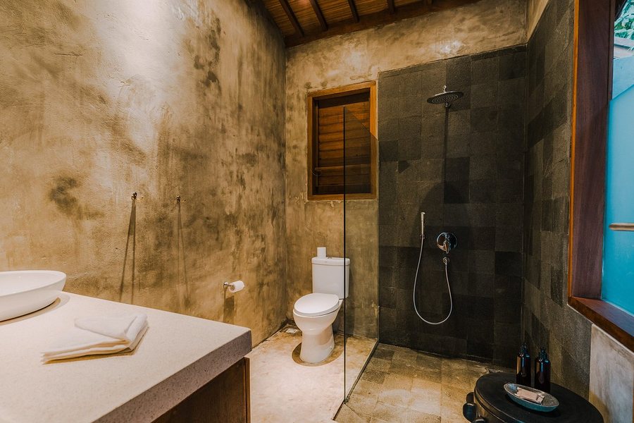 ZIN Berawa Villas Bungalows — Bathroom