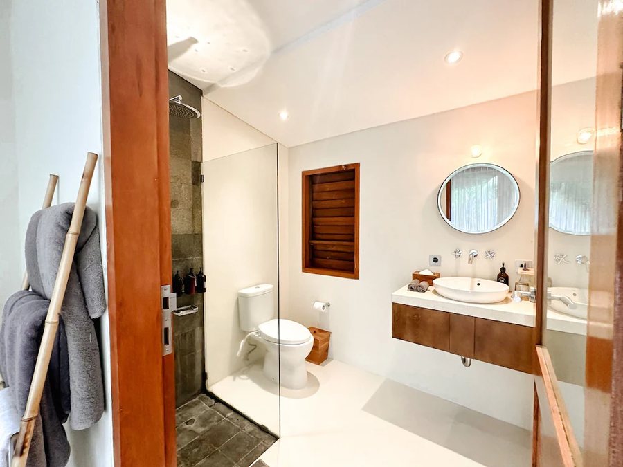 Zin Canggu Resort Villas — Bathroom