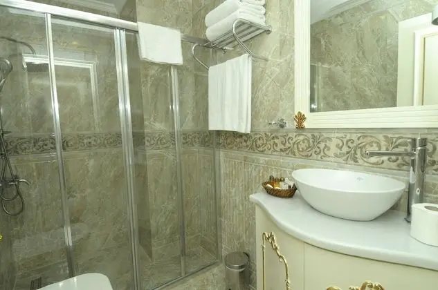Zin D Home Dudullu Suits Istanbul — Bathroom