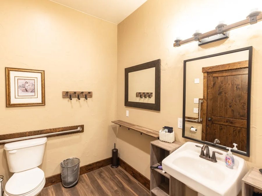 Zion Cliff Lodge — Bathroom