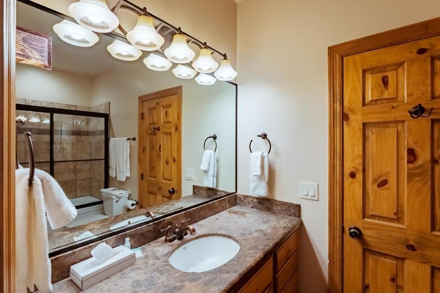 Zion Ponderosa Ranch Resort — Bathroom