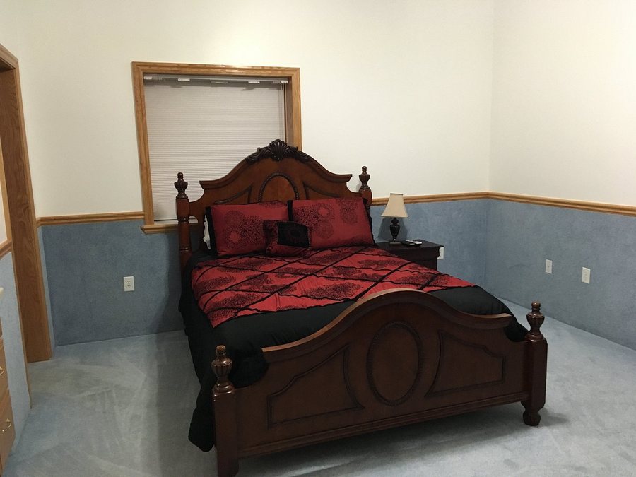 Zions Most Wanted Hotel — Guest room