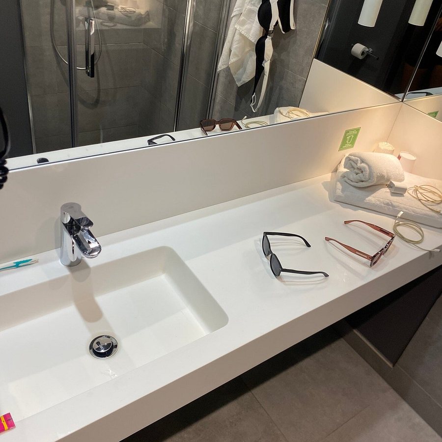Zleep Hotel Madrid Airport — Bathroom