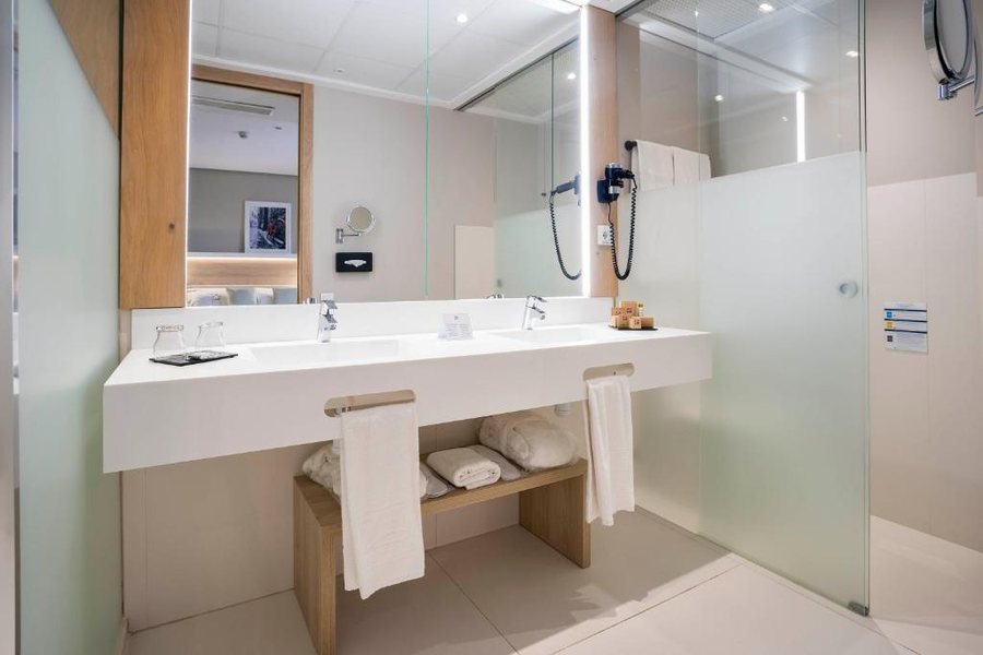 ZT The Golden Hotel Barcelona Barcelona Catalonia — Bathroom
