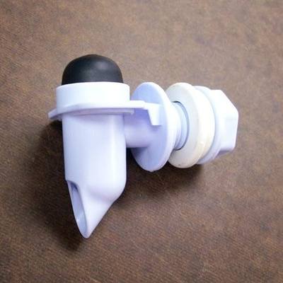 RUBBERMAID 2B8725WHT Cooler Spigot with Extension