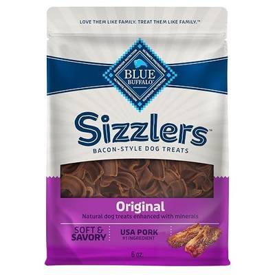 Blue Buffalo Sizzlers Natural Soft Dog Treats, Bacon-Style Soft-Moist Dog Treats with Real USA Pork, Original Flavor, 6-oz Bag
