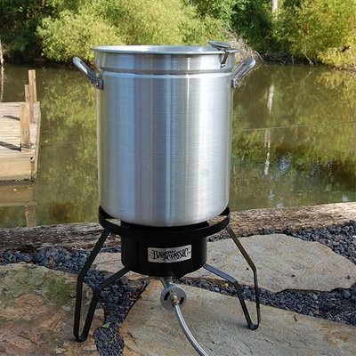 Bayou Classic Turkey Fryer Pot - Vented Lid, Riveted Handles, Poultry Rack, Thermometer, Injector - 42 Qt - Aluminum