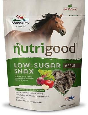 Manna Pro NutriGood Low-Sugar Apple Horse Treats, 4 lb Bag | Low-Sugar Apple Treats, Low-Starch Formula, No Added Sugar or Molasses, Ideal for Horses with Metabolic Needs