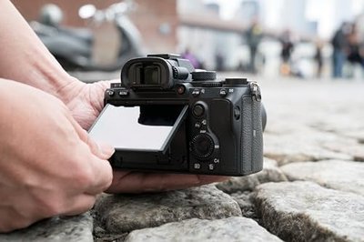 SONY a7 III Full-Frame Mirrorless Interchangeable-Lens Camera Optical with 3-Inch LCD, Black (ILCE7M3/B) (Renewed) | 24.2MP Full-Frame, 5-Axis Ibis, Up to 10 Fps, 4k30 Video, 693-Point Af, 3 Tilting LCD, Body Only