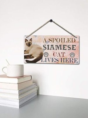 A Spoiled Siamese Cat Lives Here Retro Wooden Public Decorative Hanging Sign for Home Door Fence Vintage Wall Plaques Decoration(5x10Inches)