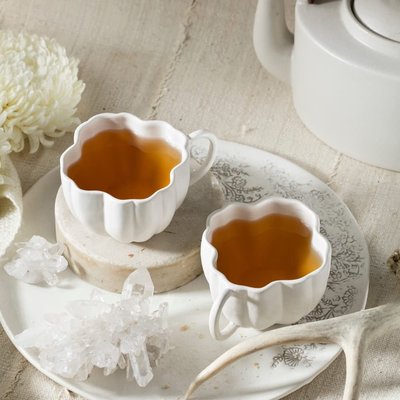 Harney & Sons Winter White Earl Grey Loose Leaf Tea, 16 oz | Loose leaf Mutan white tea with natural bergamot oil. Light-bodied and caffeinated.