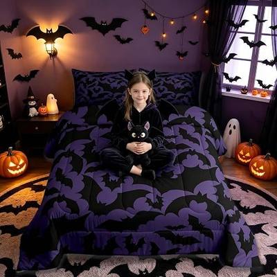 Halloween Themed Bedding Set King Size,Black Bats Animal Print Comforter Set Room Decor for Couple,Dark Purple Color Microfiber Down Comforter,2 Pillowcases