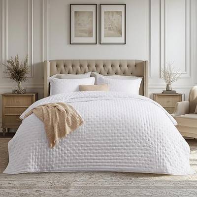 Bedsure King Quilt - Lightweight Comforter King Size for Summer, Bright White Bedspread King with Clover Pattern, Soft Ultrasonic Coverlet, Modern All-Season Polyester Bedding, 106 x 96 Inches