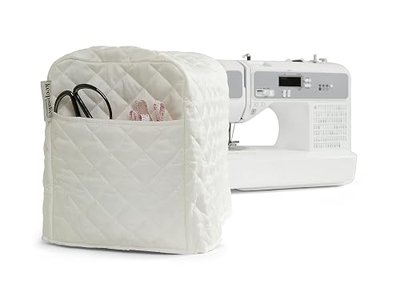 Covermates Keepsakes Padded Sewing Machine Cover – Quilted Protective Case for Singer, Brother, and More – Dust Cover with 2 Accessory Storage Pockets – Stain-Resistant & Washable, Cream