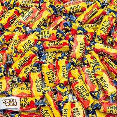 Honey & Almond Flavored Candy 2 lbs – Retro Taffy Bulk Bag, Soft Chewy, Individually Wrapped (130 Pieces)