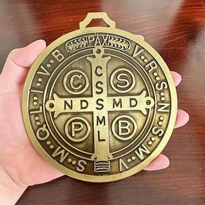 BONITTER EXTRA LARGE 5 INCH ST BENEDICT CROSS MEDAL VINTAGE BRASS TONE FINISH FOR WALL OR DESK DISPLAY/MEDALLA DE SAN BENITO (Golden)