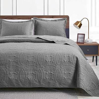 Love's cabin California King Size Quilt Bedding Set Grey Bedspreads - Cal King Summer Lightweight Bedspread Comforter - Coin Pattern Coverlet for All Season - 3 Pieces (1 Quilt, 2 Pillow Shams)