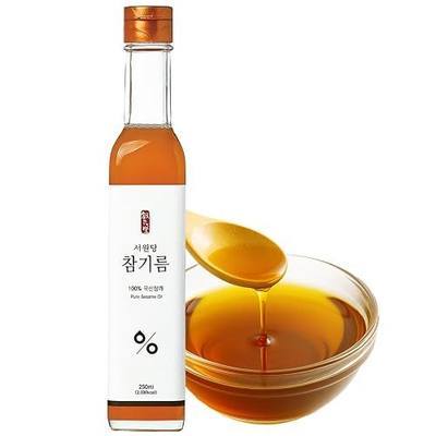 Korean Food Seowondang Roasted Sesame Oil, 100% Korean, 250ml Glass Bottles | Cold-pressed sesame oil made from 100% Korean sesame seeds with a rich nutty flavor