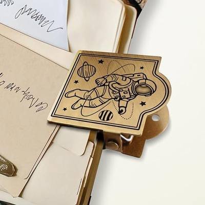 ANATTASOUL Astronaut Travel Journal Clip for DIY Use | Vintage Journal Clips to Hold Journal Open Decorative Heavy Duty Notebook Clip for Notebook, Photo, Office Kitchen Home