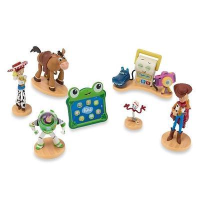 Disney Store Official Toy Story 5 Figure Set –7 Fully Sculpted Disney Figures Including Woody, Buzz, Forky, Lilypad, Bullseye, Jessie & Tech Trio in Double-Tiered Box with Scenic Backgrounds